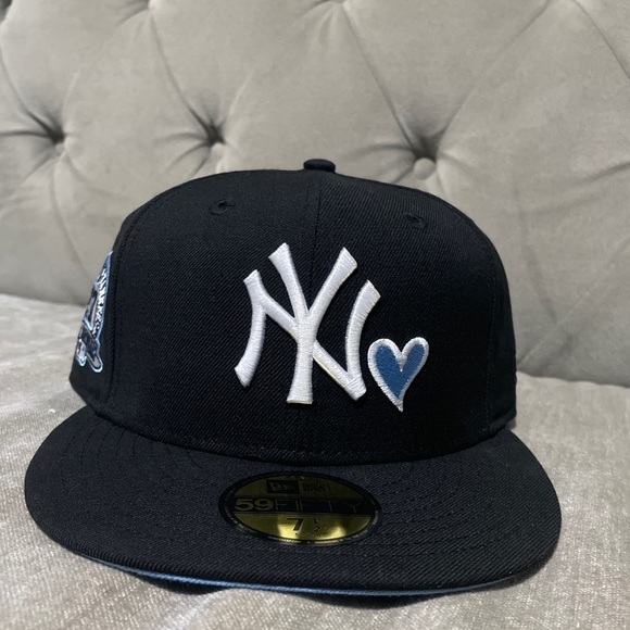 New era Blue heart NEVER WORN/ BRAND NEW!! Size 1/2